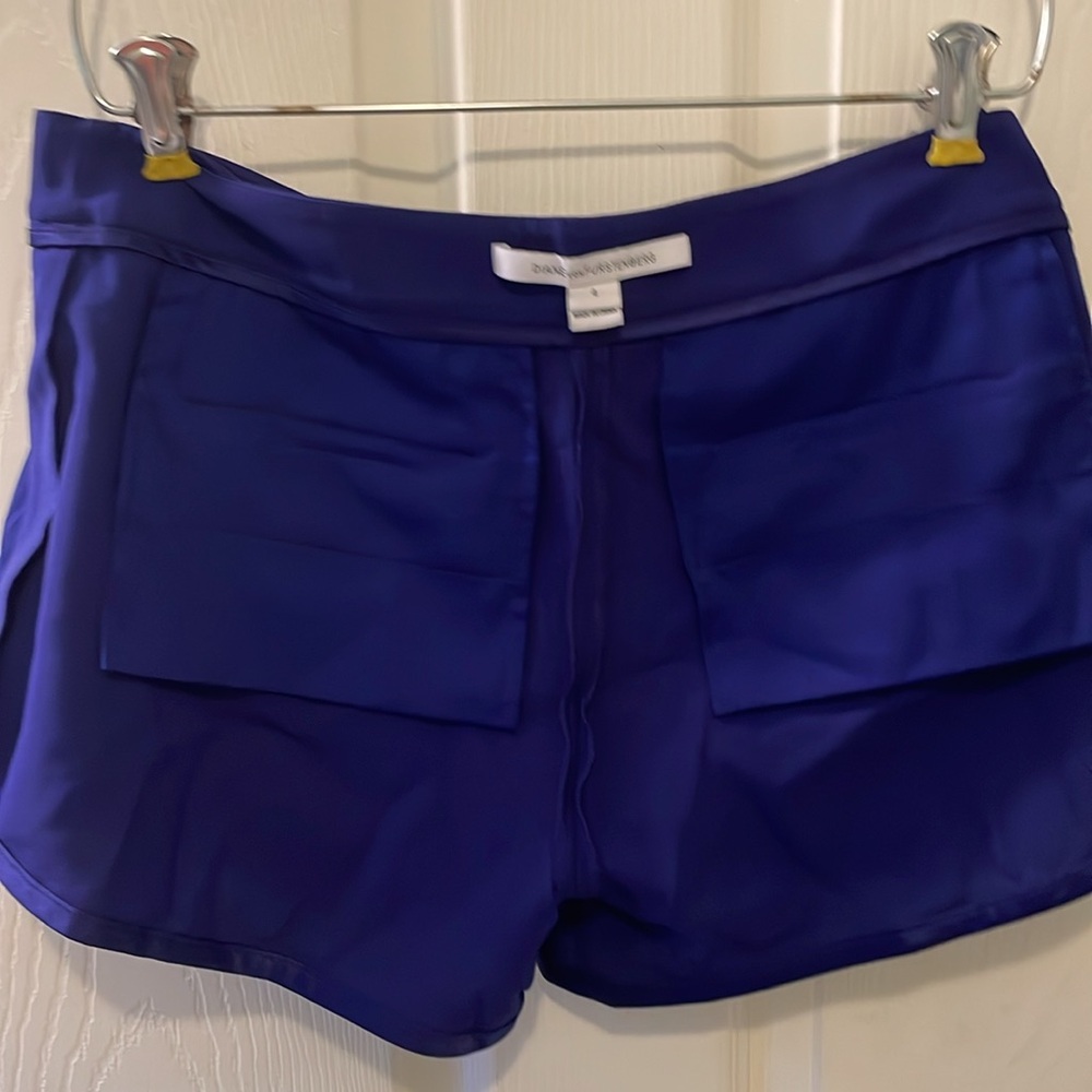 Diane Von Furstenberg 4 silky trimmed dressy shorts Vintage  JEN Short Rare find